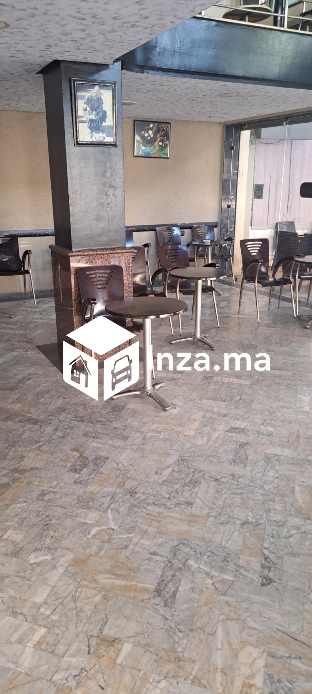 Maison et café à vendre