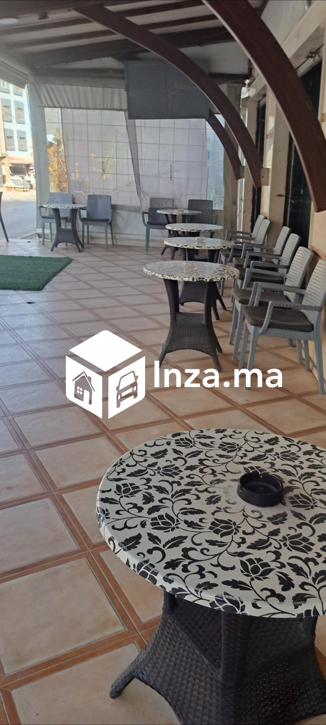 Maison et café à vendre