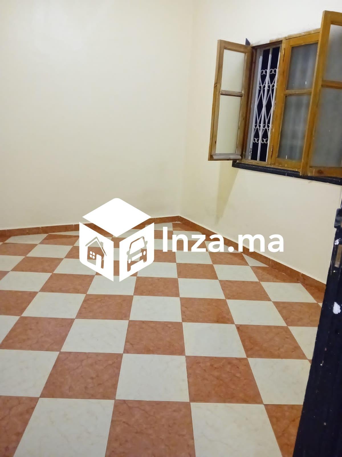 غرفة نوم للإيجار لشخص واحد فقط. الموقع: فاس، طريق صفرو.