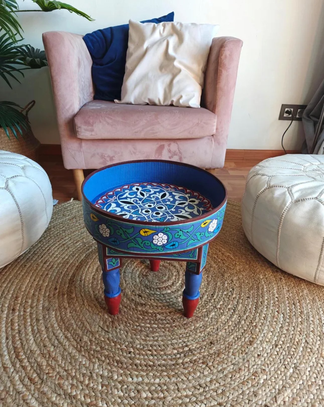 طاولة جانبية مغربية تقليدية مزخرفة يدوياً