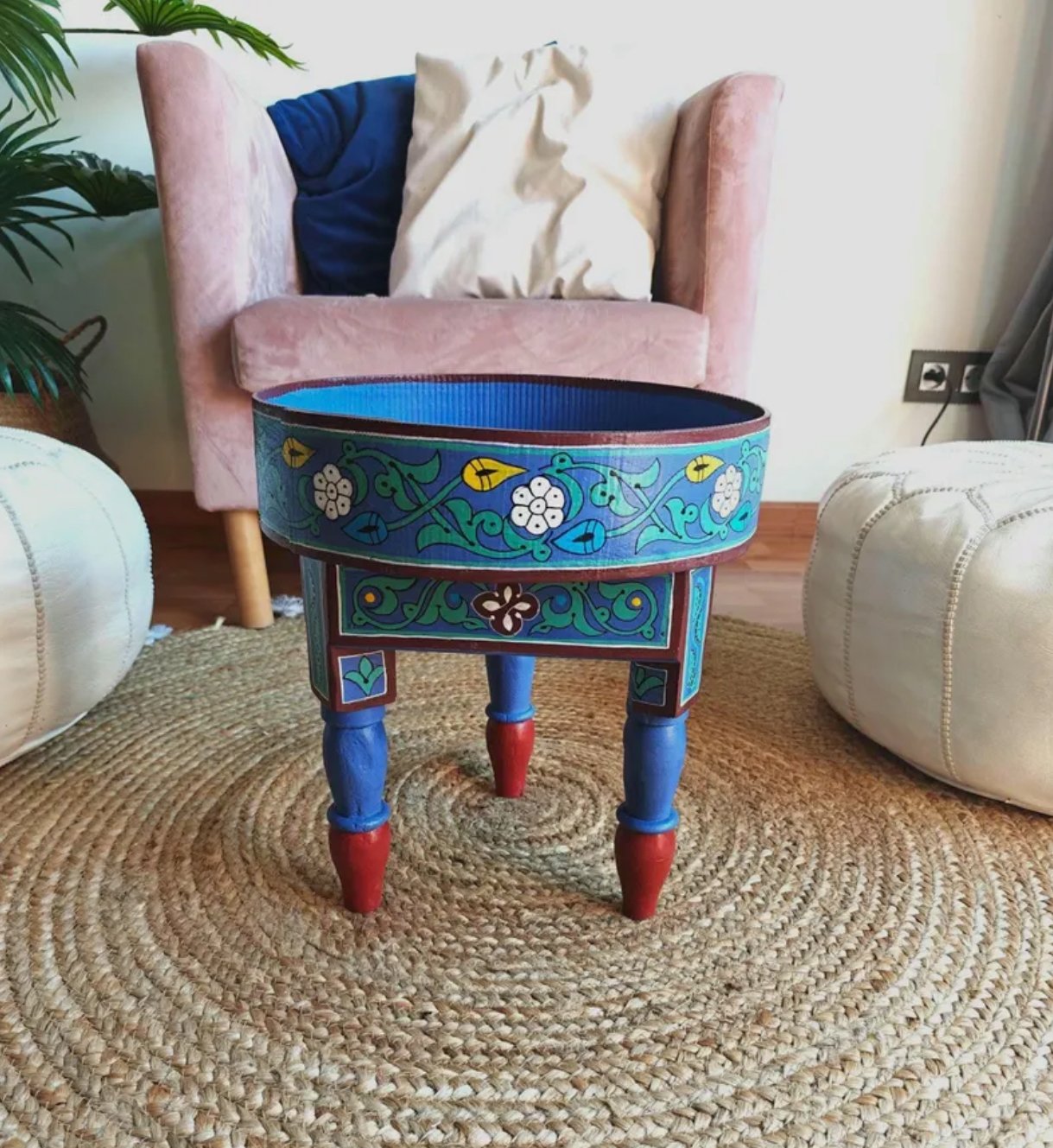 طاولة جانبية مغربية تقليدية مزخرفة يدوياً