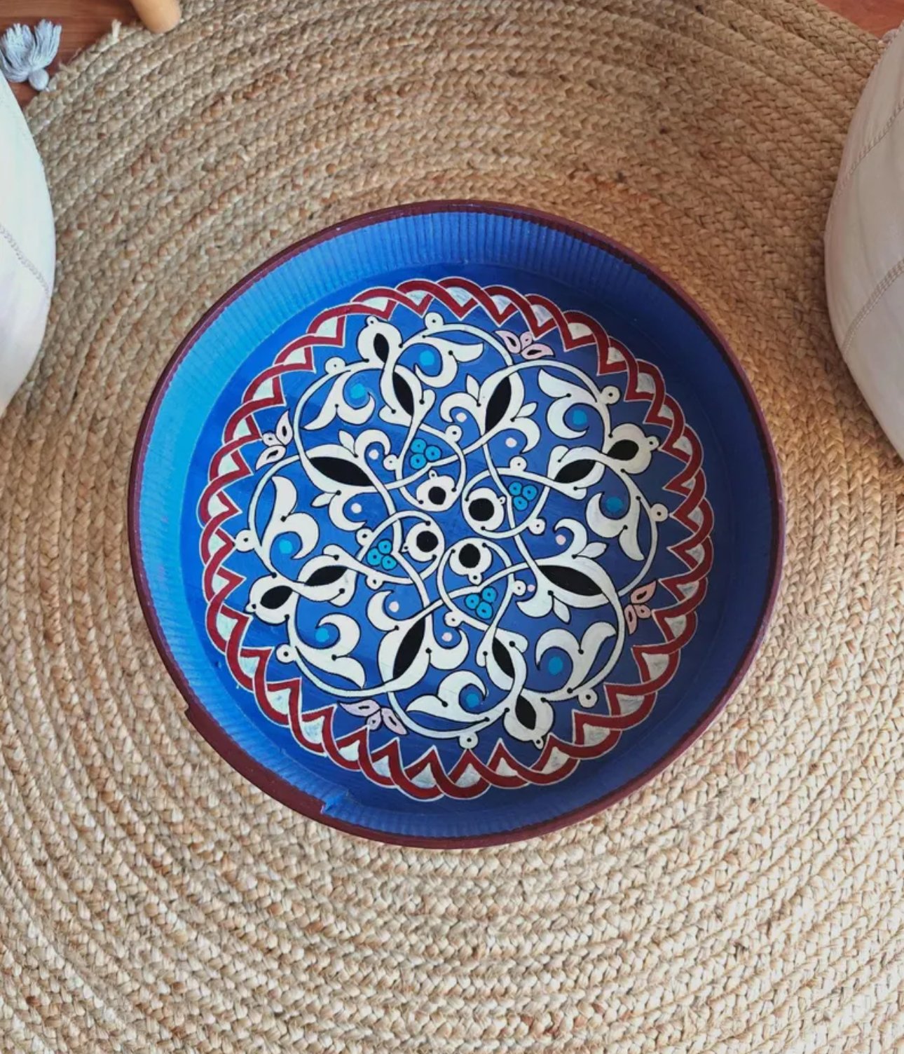 طاولة جانبية مغربية تقليدية مزخرفة يدوياً