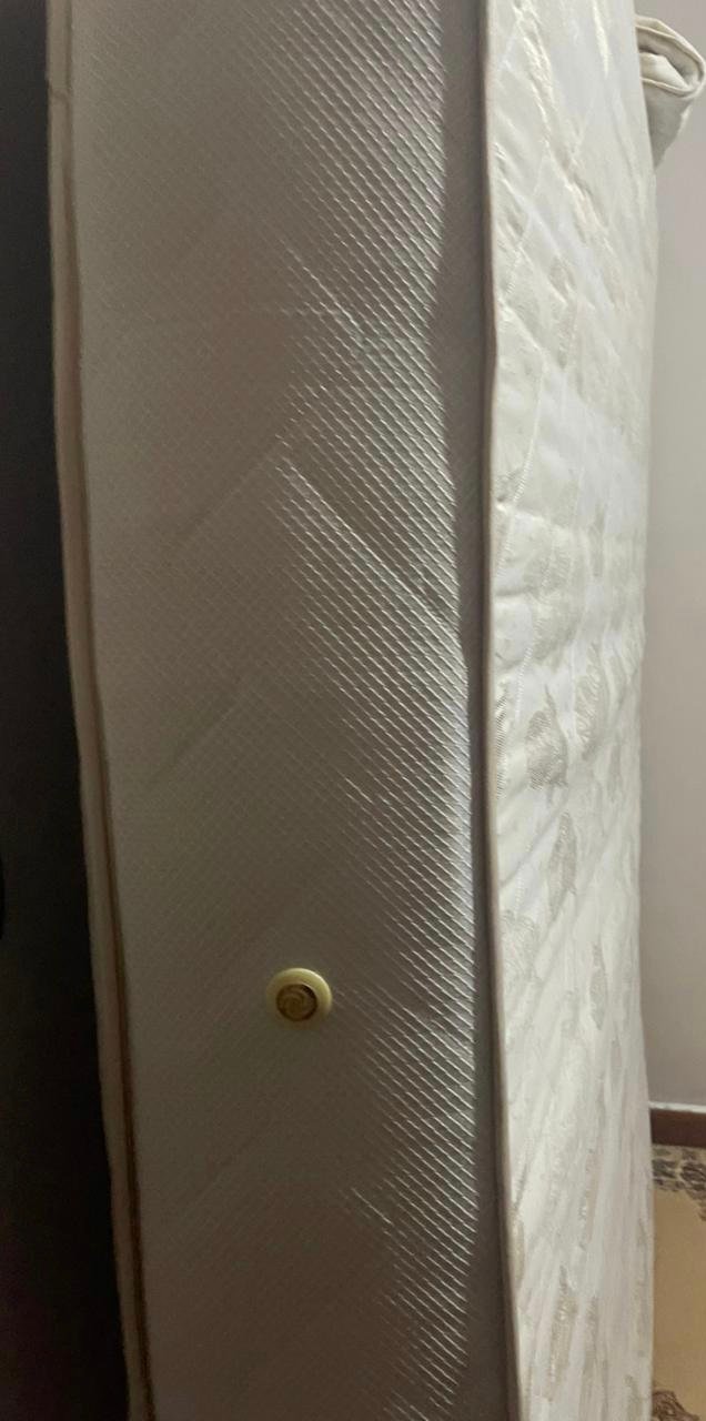 سرير رائع مرتبة للنوم بحالة ممتازة Great bed mattress in excellent conditio
