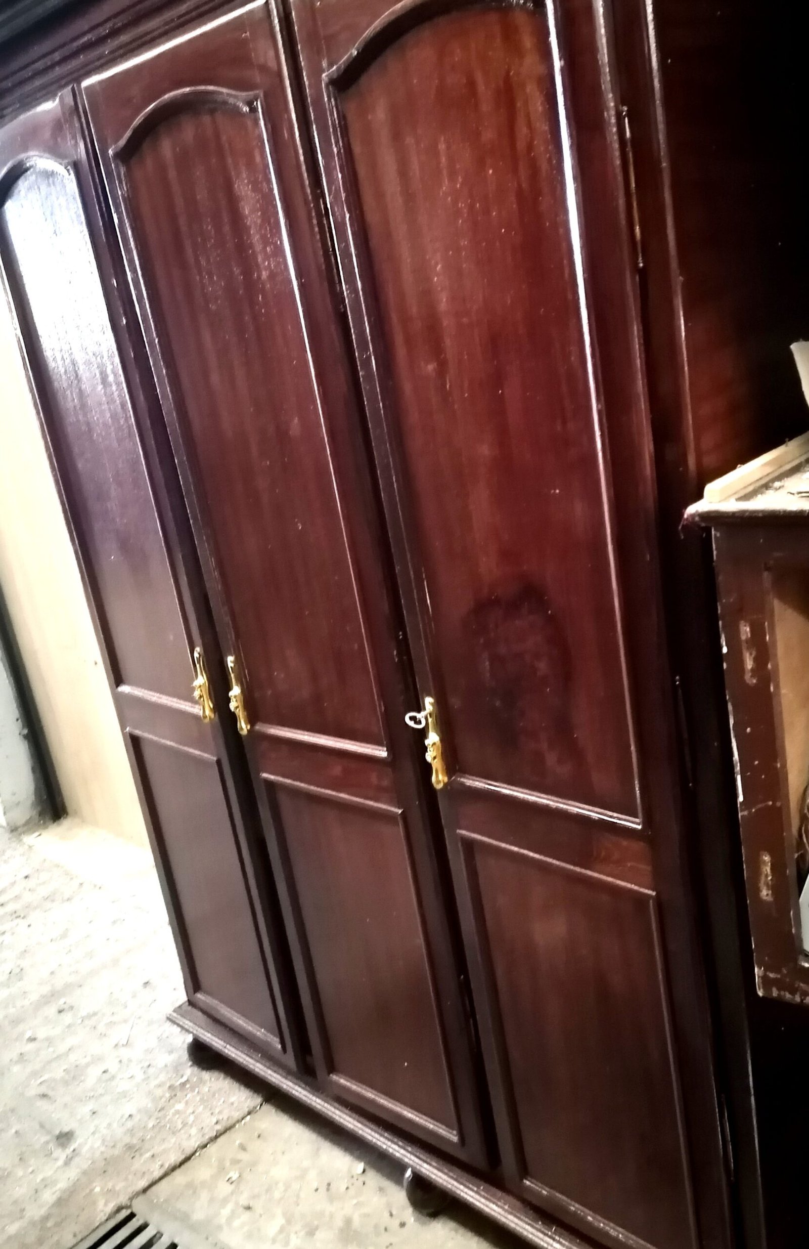 بيع وشراء اثات بالمغرب