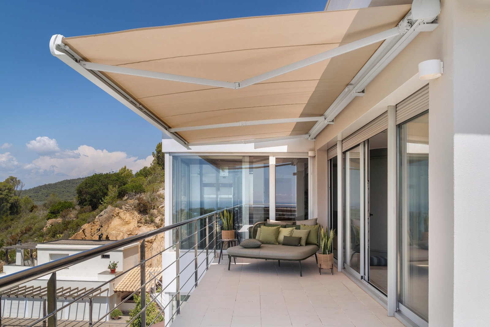 Store Banne ظل راقي وحماية من الشمس للمنازل والمحلات