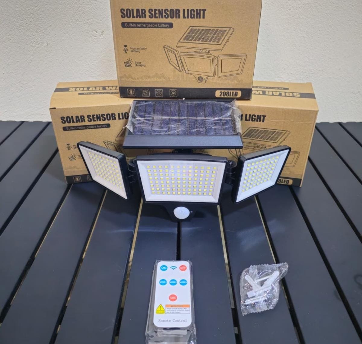 مصباح طاقة الشمسية* قوي مع حساس الحركة 208 LED