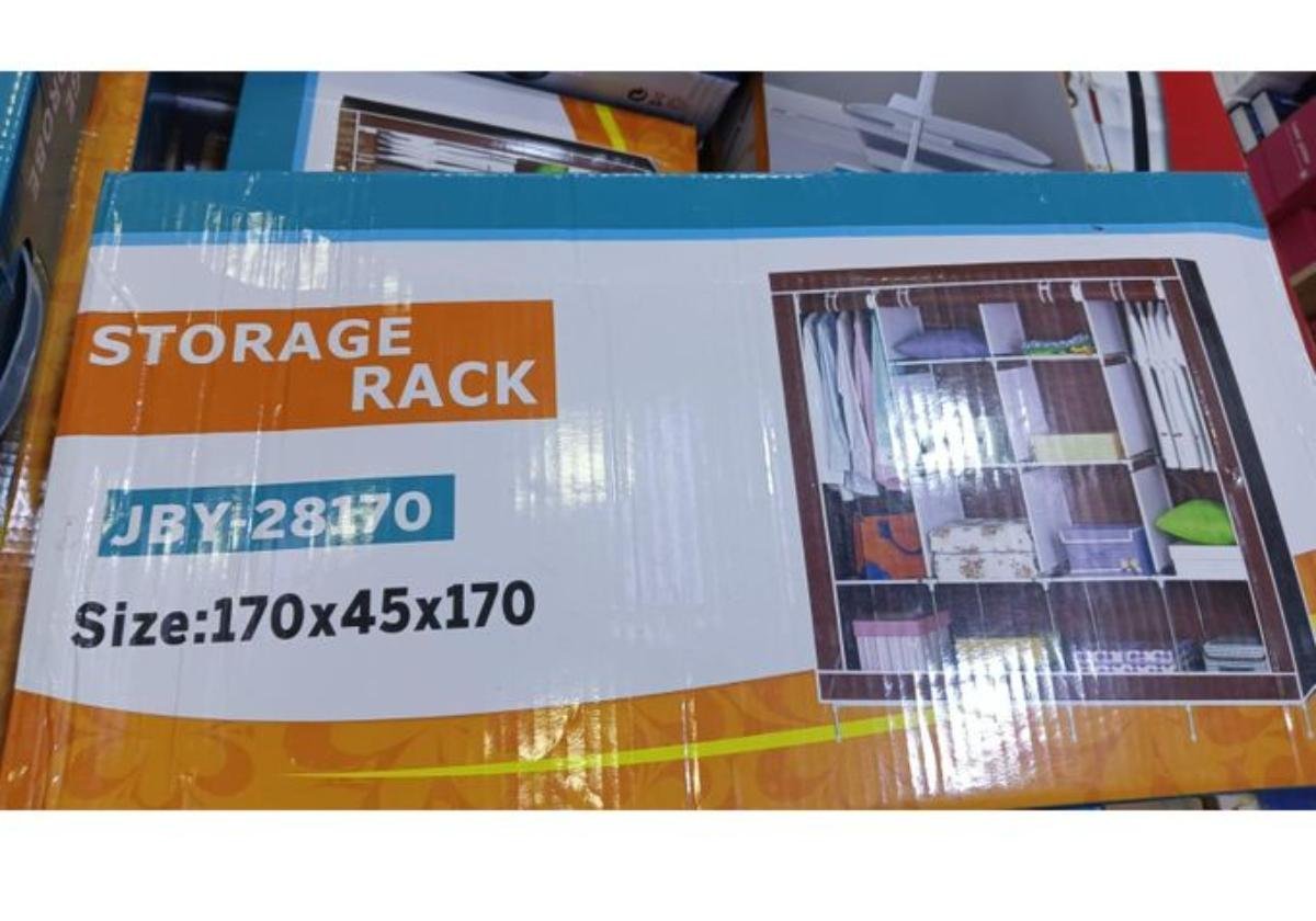 خزانة ملابس كبيرة