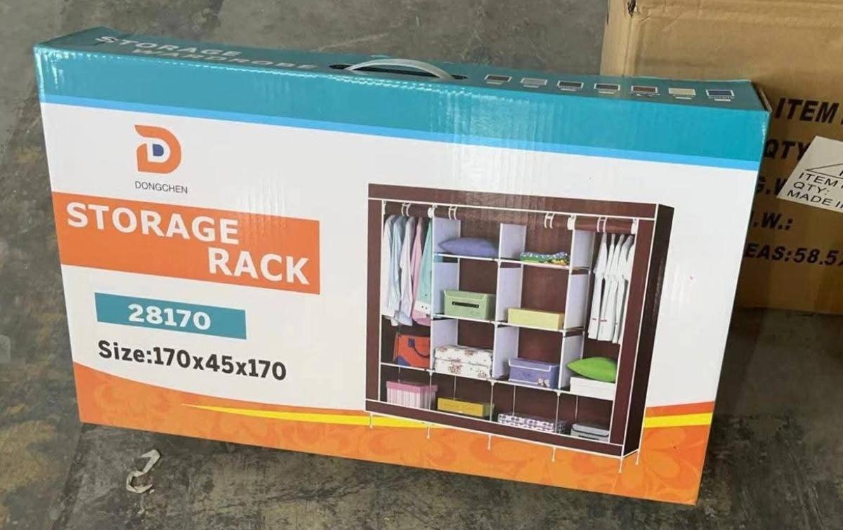 خزانة ملابس كبيرة